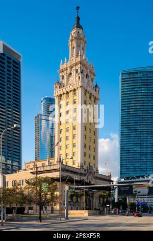 La Freedom Tower a Miami in una giornata di sole Foto Stock