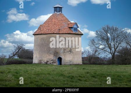 Kinwarton Dovecote vicino Alcester, Warwickshire. La Dovecote è una struttura circolare del 14th ° secolo. Foto Stock