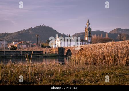 Chiesa di charme a Ponte de Lima: Una vista accattivante del patrimonio culturale del Portogallo Foto Stock