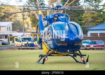 L'elicottero australiano CareFlight Airbus H145 sponsorizzato da Mounties Care. L'elicottero porta un medico specialista e un paramedico di terapia critica Foto Stock