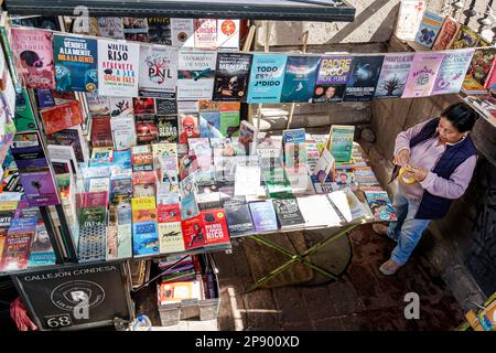 Città del Messico, Callejon Condesa Los Rescatadores, libri bookseller chioschi, donna donna donna donna donna donna donna donna donna donna donna, adulti, residenti residenti, strada vendo Foto Stock