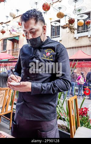 Città del Messico, Barrio Chino Chinatown, scrivere prendendo ordine, uomo uomini maschio, adulti, residenti residenti, ristoranti, mangiare fuori, cas Foto Stock