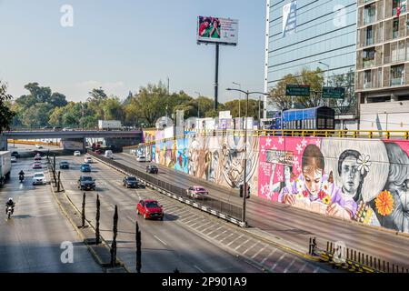 Città del Messico, circuito interno Melchor Ocampo strada murali traffico strada, Foto Stock