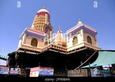 19 Febbraio 2023, tempio Shingnapur di Shikhar un antico tempio Shiva a circa 45 km da Satara, Maharashtra, India. Foto Stock