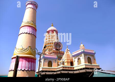 19 Febbraio 2023, tempio Shingnapur di Shikhar un antico tempio Shiva a circa 45 km da Satara, Maharashtra, India. Foto Stock