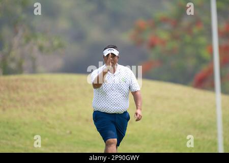 Hua Hin, THAILANDIA. 10th marzo, 2023. Kiradech Aphibarnrat of THAILAND allinea un putt alla buca 7 durante il 2nd ° round la International Series Thailand al Black Mountain Golf Club a Hua Hin, THAILANDIA. Aphibarnrat chiuderebbe con un cinque-under 67 per prendere il secondo posto congiunto nel clubhouse piombo su 12-under par. Credit: Jason Butler/Alamy Live News. Foto Stock