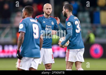 09-03-2023: Sport: Shakhtar contro Feyenoord WARSCHAU, POLONIA - 9 MARZO: David Hancko (Feyenoord Rotterdam) e Gernot Trauner (Feyenoord Rotterdam) duri Foto Stock