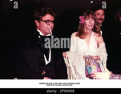 ROBERT BLAKE E LA SUA PRIMA MOGLIE SONDRA KERR. (Credit Image: © Globe Photos/ZUMA Wire) SOLO PER USO EDITORIALE! Non per USO commerciale! Foto Stock