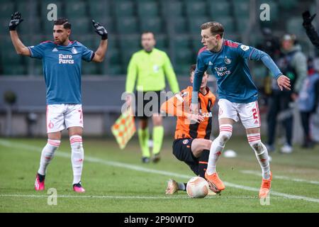 09-03-2023: Sport: Shakhtar contro Feyenoord WARSCHAU, POLONIA - 9 MARZO: Alireza Jahanbakhsh (Feyenoord Rotterdam) e Marcus Pedersen (Feyenoord da Foto Stock