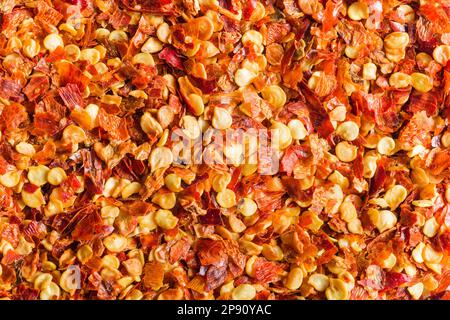 Peperoncino secco in scaglie. I peperoni rossi tritati. Vista dall'alto. Foto Stock