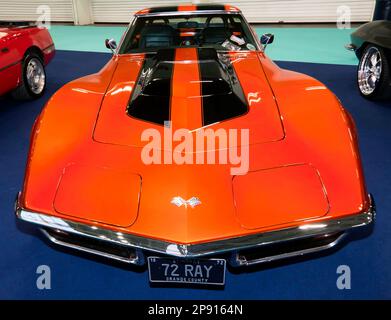 Vista frontale di un 1972, Chevrolet Corvette (C3), parte di una speciale Celebrazione per celebrare i 70 anni della Corvette, al London Classic Car Show 2023, Foto Stock