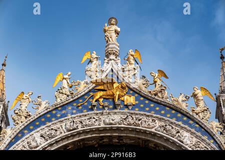 Particolare della facciata della Basilica di San Marco Piazza San Marco, Venezia, Italia Foto Stock