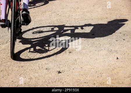 Colle-sur-Loup, Francia, venerdì 10 marzo 2023. Immagine scattata durante la fase 6 dell'edizione 81st della gara ciclistica Parigi-Nizza di otto giorni, 197,4km da Tourves a la Colle-sur-Loup, Francia, venerdì 10 marzo 2023. Il palcoscenico è accorciato a causa dei venti forti nella regione. FOTO DI BELGA DAVID PINTENS Foto Stock