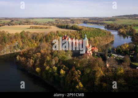 Veduta aerea del Castello di Czocha situato sul Lago di Lesnia, vicino al fiume Kwisa, in quella che è ora la parte polacca dell'alta Lusazia (in polacco: Łużyce Górne) Foto Stock