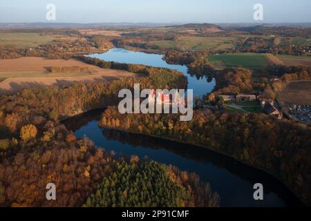 Veduta aerea del Castello di Czocha situato sul Lago di Lesnia, vicino al fiume Kwisa, in quella che è ora la parte polacca dell'alta Lusazia (in polacco: Łużyce Górne) Foto Stock