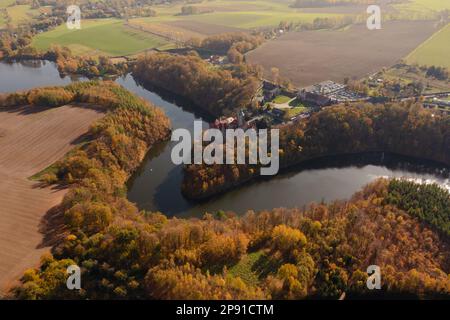 Veduta aerea del Castello di Czocha situato sul Lago di Lesnia, vicino al fiume Kwisa, in quella che è ora la parte polacca dell'alta Lusazia (in polacco: Łużyce Górne) Foto Stock