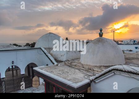 Città blu-bianco di Sidi Bou Said, Tunisia, Nord Africa Foto Stock