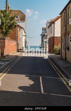 Case costiere con vista sul mare. Herne Bay, Kent, Regno Unito Foto Stock