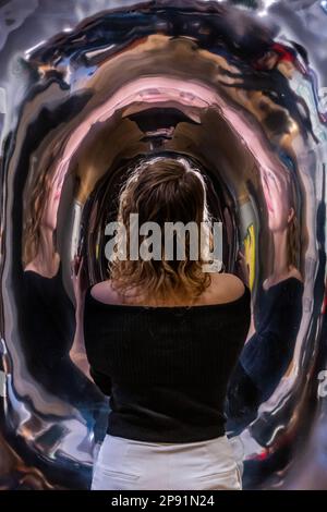 Londra, Regno Unito. 10th Mar, 2023. Anish Kapoor, Untitled, 1995, stima: £200.000 - 300.000 - Anteprima della vendita di arte contemporanea e post-guerra a Bonhams New Bond Street, Londra. La vendita ha luogo il 16 marzo. Credit: Guy Bell/Alamy Live News Foto Stock