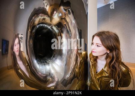 Londra, Regno Unito. 10th Mar, 2023. Anish Kapoor, Untitled, 1995, stima: £200.000 - 300.000 - Anteprima della vendita di arte contemporanea e post-guerra a Bonhams New Bond Street, Londra. La vendita ha luogo il 16 marzo. Credit: Guy Bell/Alamy Live News Foto Stock