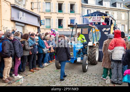 Douarnenez, Francia - Febbraio 27 2022: Les Gras de Douarnenez è un carnevale particolarmente famoso in tutta la Bretagna che si è svolto ogni anno da allora Foto Stock