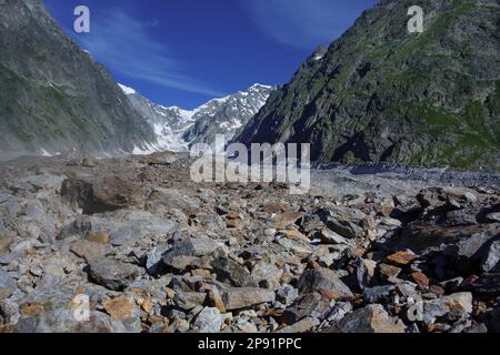 Vista sul Ghiacciaio Miage e sul massiccio del Monte Bianco. Ingresso al Monte Bianco. Itinerario normale italiano. Percorso Gouter. Foto Stock