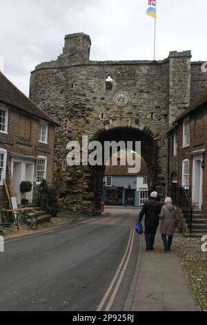 Storico Landgate Arch a Hilder's Cliff a Rye Town, East Sussex, Regno Unito Foto Stock