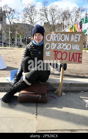 Londra, Regno Unito. Protesta dei giovani per il clima. School Strike for Climate è un movimento internazionale di protesta degli studenti che il venerdì dimostrano di attirare l'attenzione sulla crisi climatica. Credit: michael melia/Alamy Live News Foto Stock