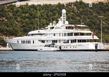Dubrovnik, Croazia. 29th ago, 2022. Samadhi yacht di lusso visto sul mare Adriatico vicino alla città di Dubrovnik. Samadhi è uno yacht a motore costruito dal cantiere navale olandese Feadship nel 2006. (Credit Image: © Karol Serewis/SOPA Images via ZUMA Press Wire) SOLO PER USO EDITORIALE! Non per USO commerciale! Foto Stock
