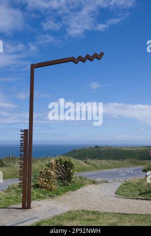 Old Head of Kinsale Wave logo metallo segno per Wild atlantic Way Discovery punti in Irlanda del Sud EIRE Foto Stock