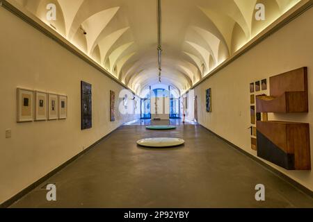 Napoli, Italia - 1 luglio 2019: St: Castello di Elmo la galleria del museo del Novecento Foto Stock