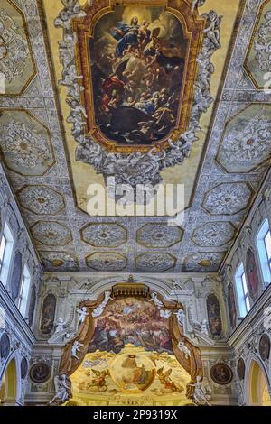 Napoli, Italia - Marzo 28,2019: Una cappella della cattedrale di Santa Maria Assunta, meglio conosciuta come cattedrale di San Gennaro Foto Stock