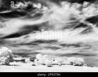 Europa, Germania, Assia, Assia centrale, Marburger Land, Atmosfera nuvolosa sulla montagna del monastero di Caldern Foto Stock