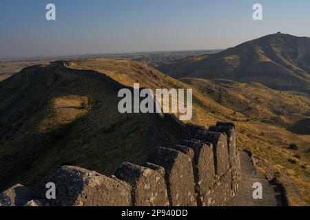 I bastioni di Rani kot, un forte in Pakistan chiamato anche la Grande Muraglia di Sindh a causa della sua circonferenza di 32 km (20 mi). Foto Stock