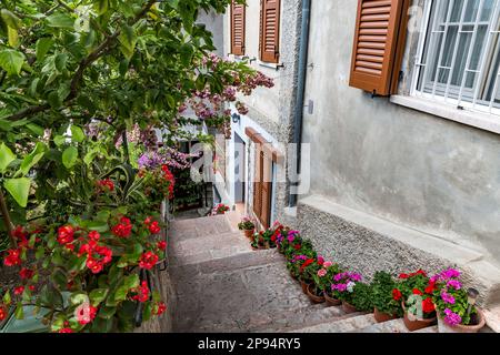 Scale per la Chiesa di San Rocco, Limone sul Garda, Lago di Garda, Provincia di Brescia, Lombardia, Italia, Europa Foto Stock