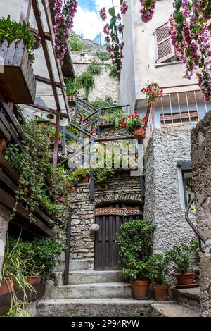 Segnaletica per la Chiesa di San Rocco, Limone sul Garda, Lago di Garda, Provincia di Brescia, Lombardia, Italia, Europa Foto Stock