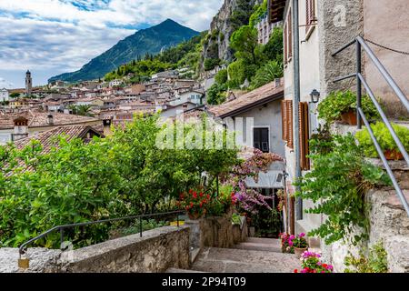 Scale per la Chiesa di San Rocco, Limone sul Garda, Lago di Garda, Provincia di Brescia, Lombardia, Italia, Europa Foto Stock