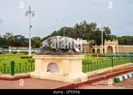 Mysore Palace Karnataka India Settembre 1 2022 turisti visitare lo storico e grandioso Mysore palazzo chiamato anche Amba Vilas palazzo in Karnataka Indi Foto Stock