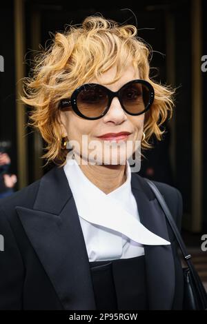 Milano, Italia. 26th Feb, 2023. Isabelle Huppert è visto durante la settimana della moda femminile di Milano Autunno Inverno 2023/2024 il 26 febbraio 2023 a Milano (Foto di Alessandro Bremec/NurPhoto) Credit: NurPhoto SRL/Alamy Live News Foto Stock