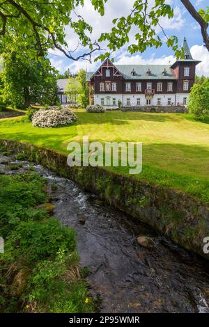 Karlova Studanka (Bad Karlsbrunn), Villa Vlasta (189ä1894, ex Villa Wilhelm) a Moravskoslezsky, Regione Moravo-Slesiana, Regione Mährisch-schlesische, Repubblica Ceca Foto Stock