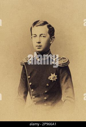 1878 c, RUSSIA : lo zar russo Nicola II di Russia ( 1868–1918) ( Nikolay II ) fu l'ultimo imperatore di Russia, re di Polonia e granduca di Finlandia . Regnò dal 1894 fino alla sua abdicazione forzata nel 1917 . Il suo dominio terminò con la Rivoluzione russa del 1917, dopo di che lui e la sua famiglia furono giustiziati dai bolscevichi . Dopo la sua canonizzazione, è stato considerato come San Nicola il portatore della Passione dalla Chiesa ortodossa russa . - Foto storiche - foto storica - ritratto - ritratto - Nobiltà - nobiltà - nobili - nobile - BELLE EPOQUE - RUSSIA - ZAR - Zar - TZAR - RU Foto Stock