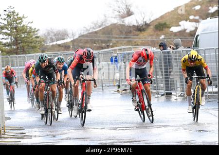 Sassotetto, Italia. 10th Mar, 2023. Group sprint durante la 5 tappa - Morro d'Oro - Sarnano/Sassotetto, Ciclismo Tirreno Adriatico a Sassotetto, marzo 10 2023 Credit: Agenzia indipendente per le foto/Alamy Live News Foto Stock