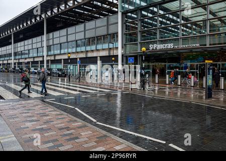 Stazione di St Pancras Londra - Stazione ferroviaria Internazionale di St Pancras a Londra Regno Unito - capolinea dei treni Eurostar per Parigi, Bruxelles e oltre Foto Stock