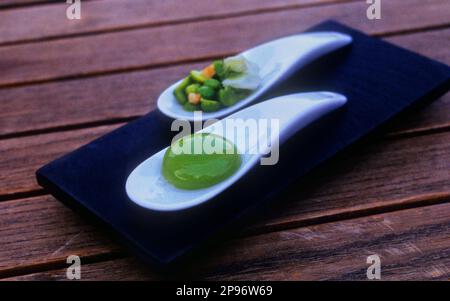 Creazione di Ferran Adrià.Pea rabioli.El Bulli ristorante.Cala Montjoi. Le rose.Girona.Catalonia.Spagna Foto Stock