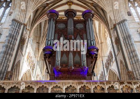 Exeter.Devon.United Kingdom.February 19th 2023.Vista dell'organo all'interno della cattedrale di Exeter Foto Stock