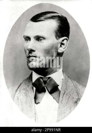 Il fuorilegge occidentale JESSE JAMES ( Jesse Woodson James 1847 - 1882 ) - Selvaggio WEST - epopea del - FUORILEGGE - bandito - colletto - cravatta papillon - cravatta - fiocco - barba - barba - barba - barba ---- Archivio GBB Foto Stock