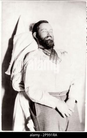 1882 : il fuorilegge occidentale JESSE JAMES ( Jesse Woodson James 1847 - 1882 ) post mortem . Foto di R. Uhlman , St. Joseph , Missouri - Selvaggio WEST - epopea del - FUORILEGGE - bandito - morto - cadavera - corpo - post mortem - cravatta - barba - barba - barba - barba ---- Archivio GBB Foto Stock