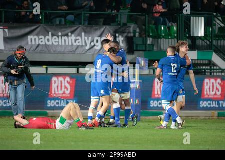 Treviso, Italia. 10th Mar, 2023. L'Italia festeggia la vittoria nel corso del U20 - Italia vs Galles, partita di Rugby sei Nazioni a Treviso, Italia, marzo 10 2023 Credit: Independent Photo Agency/Alamy Live News Foto Stock