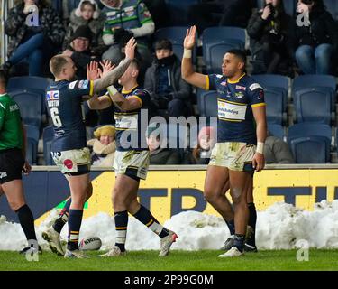 Leeds, Regno Unito. 10th Mar, 2023. Blake Austin #6 di Leeds Rhinos festeggia con il marcatore David Fusitu'a #2 di Leeds Rhinos durante il match Betfred Super League Round 4 Leeds Rhinos vs Wakefield Trinity allo Headingley Stadium, Leeds, Regno Unito, 10th marzo 2023 (Foto di Steve Flynn/News Images) a Leeds, Regno Unito il 3/10/2023. (Foto di Steve Flynn/News Images/Sipa USA) Credit: Sipa USA/Alamy Live News Foto Stock