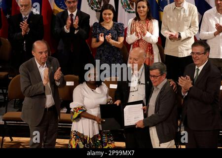 Città del Messico, Messico. 10th Mar, 2023. 10 marzo 2023, Città del Messico, Messico: Il ministro degli Esteri Marcelo Ebrard; il vicepresidente della Colombia, Francia Marquez; il capo negoziatore del governo, Jose Otty Patiño e Pablo Beltran, capo della delegazione dell'Esercito nazionale di liberazione della Colombia, Al termine del "secondo ciclo di negoziati dei colloqui di pace tra il governo della Colombia e l'ELN", all'Antiguo Colegio de San Ildefonso di Città del Messico. Il 10 marzo 2023 a Città del Messico (Foto di Luis Barron/Eyepix Group/Sipa USA). Credit: Sipa USA/Alamy Live News Foto Stock